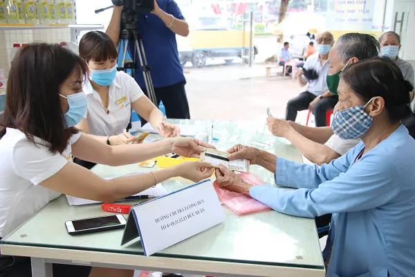 Hơn 14.000 tỷ đồng chi trả lương hưu, trợ cấp BHXH cho người dân Hà Nội