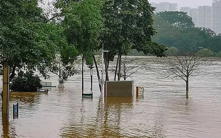 Công viên bị ngập lụt sau trận mưa lớn ở hành phố Thanh Viễn, tỉnh Quảng Đông, miền Nam Trung Quốc  Ảnh AFP