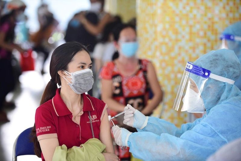 Điểm tin trưa 5/5: Chưa có trường hợp máu đông sau tiêm vacxin Covid | Giá vé máy bay tăng cao