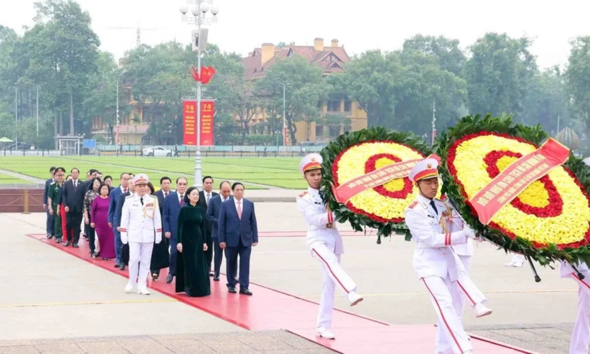 Lãnh đạo Đảng, Nhà nước vào Lăng viếng Bác kỷ niệm 70 năm Chiến thắng Điện Biên Phủ