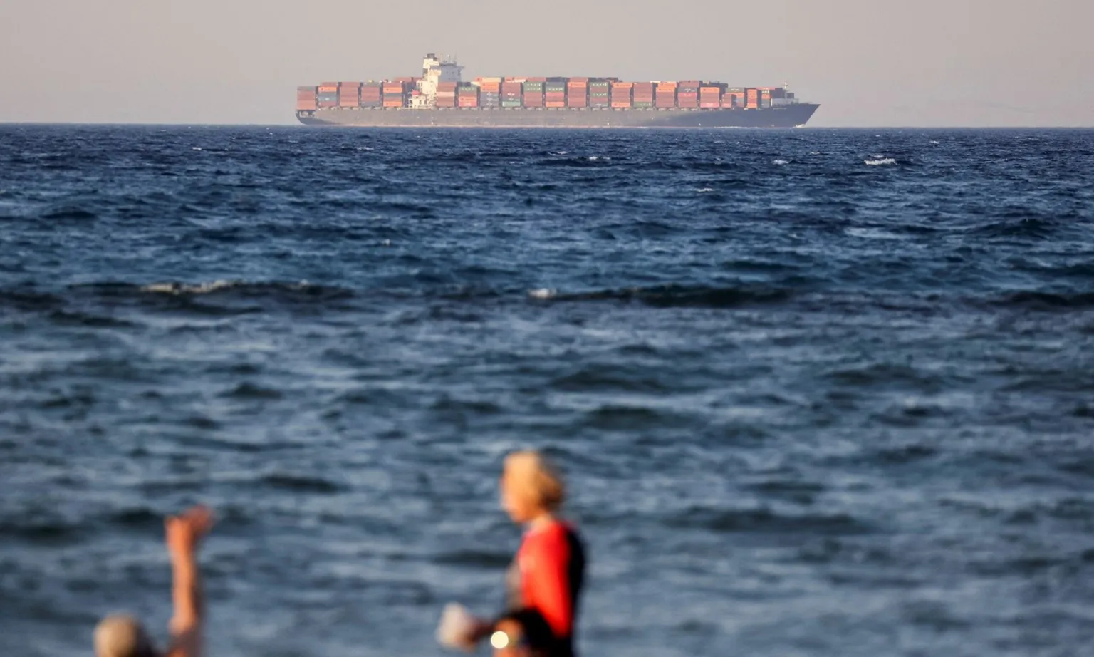 Sự gián đoạn ở Biển Đỏ có thể cắt giảm 20% công suất vận chuyển Á-Âu