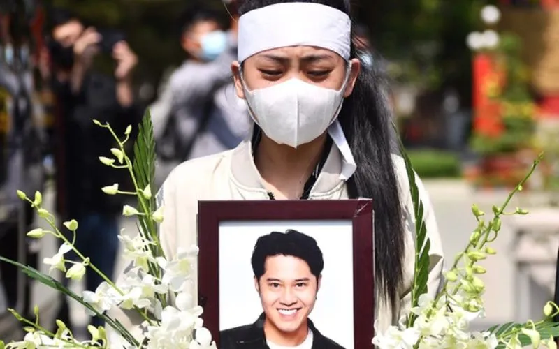 Chuyện tình đẫm nước mắt của cặp sao Việt_ Vừa cầu hôn được 10 ngày thì bạn trai đột ngột qua đời 4