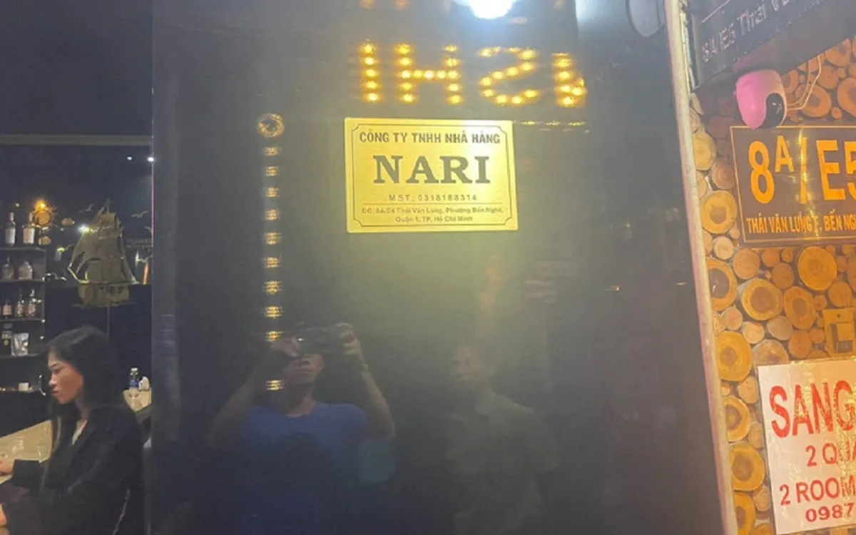 Vụ lột đồ đuổi khách: Khởi tố chủ nhà hàng và 4 nhân viên