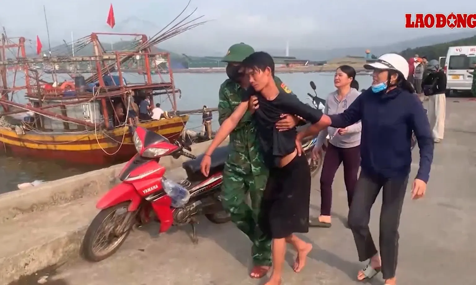Quảng Bình: 3 tàu cá bị chìm, 1 người tử vong, 11 người mất tích