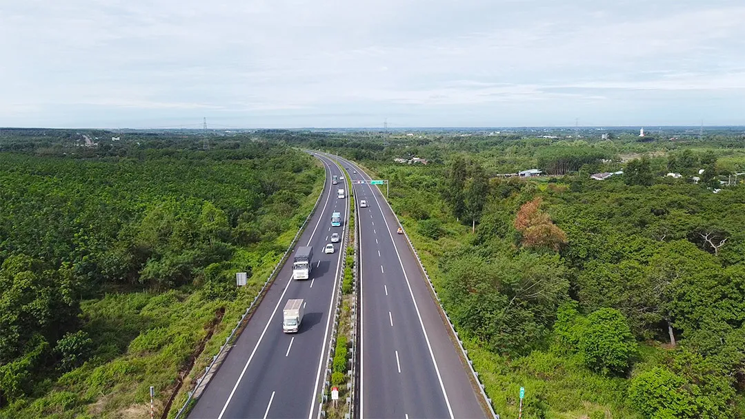 Xe máy chuyên dùng được đi trên cao tốc áp dụng các quy tắc nào?