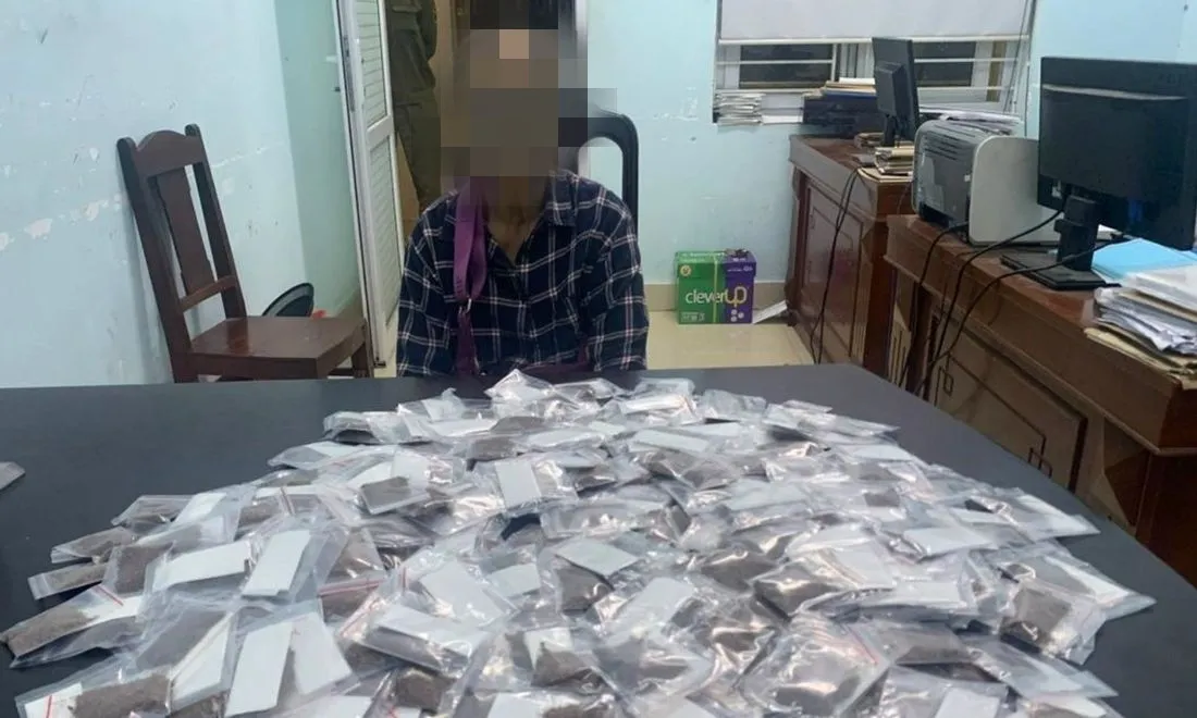 Đà Nẵng: Bắt quả tang cụ bà 69 tuổi bán hàng trăm gói… cỏ Mỹ 
