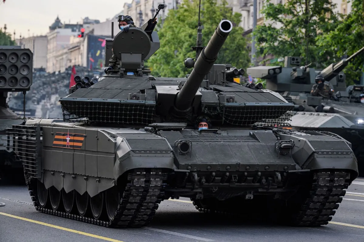 Xe tăng T-90 của Nga được sử dụng trên chiến trường Ukraine - Ảnh Newsweek
