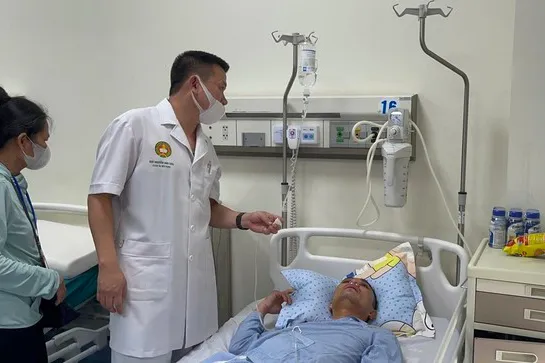 Video: Người đàn ông bị đánh hội đồng ‘dã man’ tại cây xăng ở Lai Châu