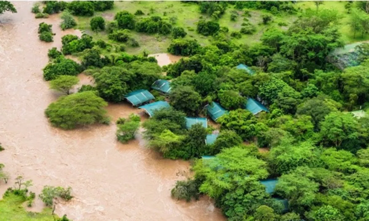 Tình trạng mưa kéo dài lạ thường ở Kenya khiến người dân “khóc ròng”