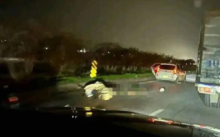 Đi xe máy ngược chiều vào… cao tốc, người đàn ông bị xe tải tông tử vong