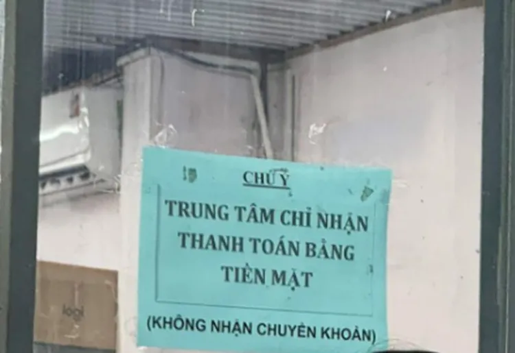 Hình ảnh người dân chụp lại tại một trung tâm đăng kiểm ở TPHCM