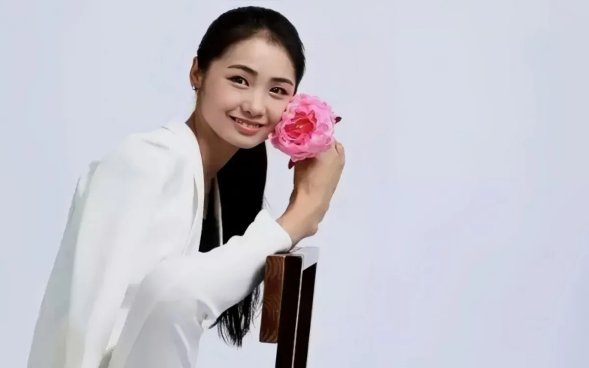 Cô gái từng ăn xin vươn lên thành CEO ở tuổi 24
