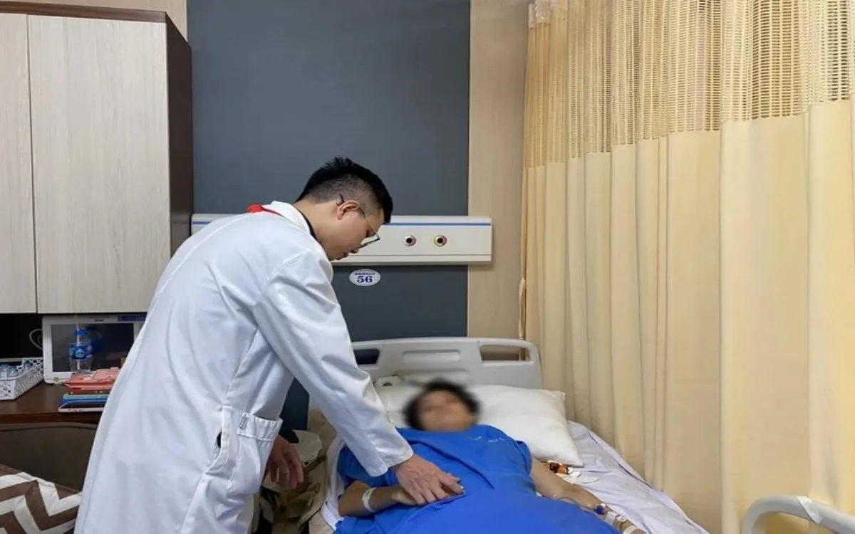 Nghẹn lòng cuộc gọi trước hôn mê của nữ bác sĩ bị kính rơi vào người 