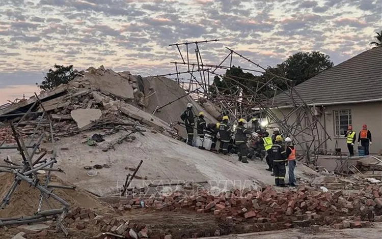 Bi chôn vùi 5 ngày dưới tòa nhà đổ vẫn sống sót