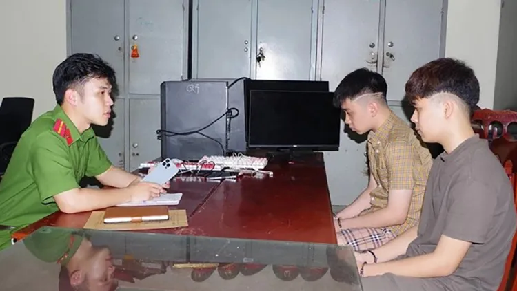 Giả nhân viên ngân hàng lừa hàng trăm người