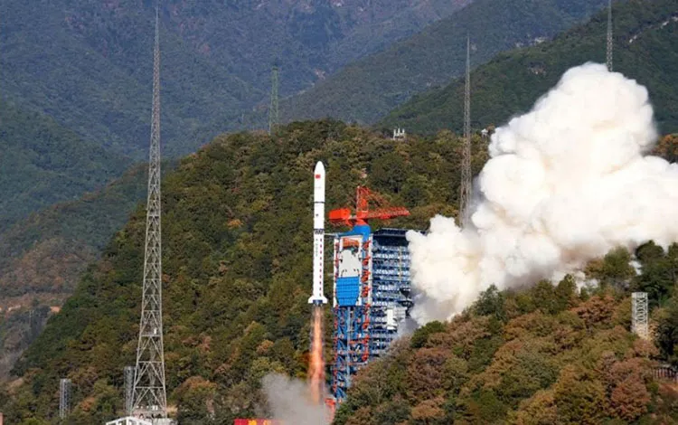 Trung Quốc liên tục phóng tên lửa đưa vệ tinh vào vũ trụ Ảnh Tân Hoa Xã