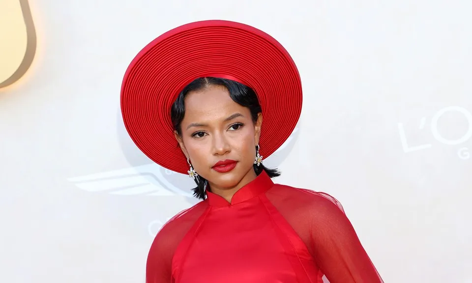 ao-dai-vietnam-130524-1