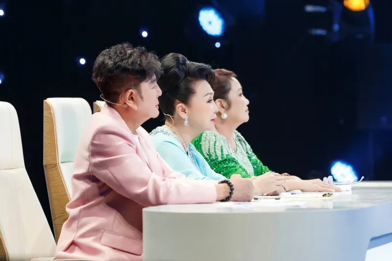 nsnd-bach-tuyet-that-vong-vi-hoc-tro-tut-doc-nhac-den-chu-tam-khi-lam-nghe20240513-170410-01