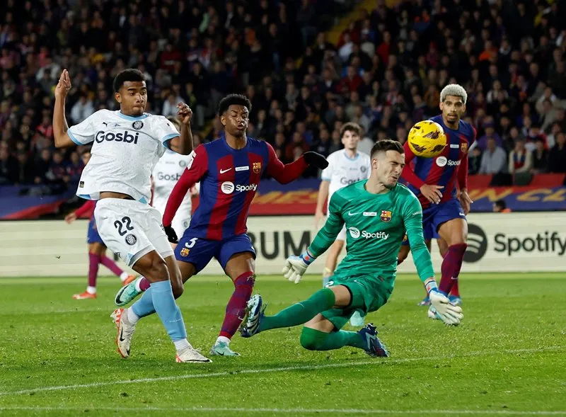 cuc-dien-la-liga-girona-bam-duoi-barca-suat-du-europa-conference-league-chua-co-chu 1