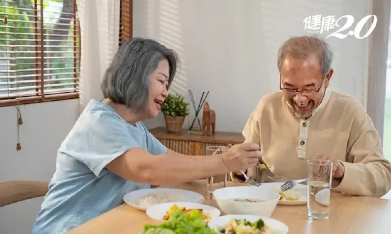 Chế độ ăn uống lành mạnh giúp sống khỏe đến tuổi già