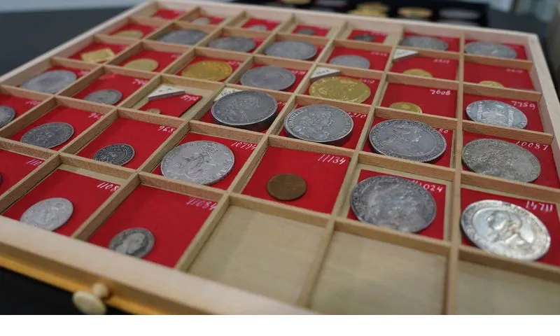 Bộ sưu tập tiền xu trăm năm trị giá hơn 72 triệu USD 