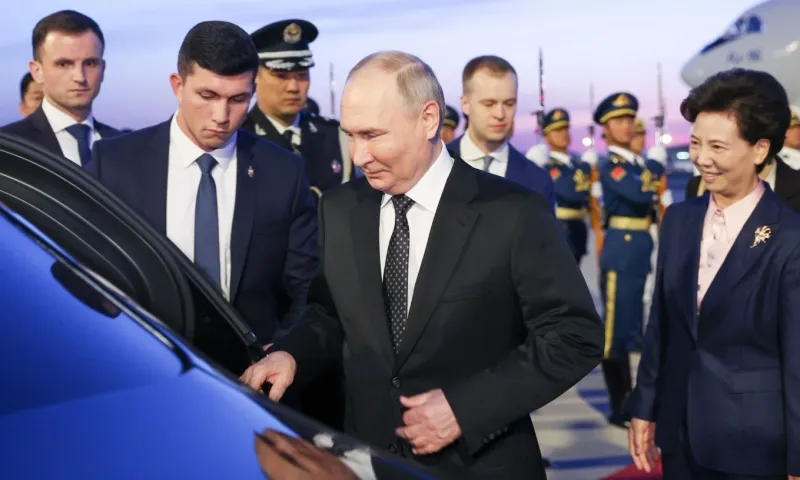 Tổng thống Nga Vladimir Putin đến Trung Quốc