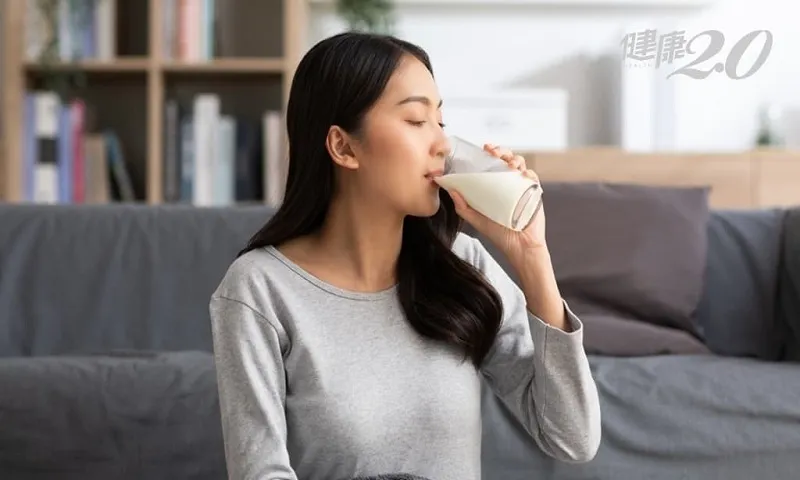 Bị cảm lạnh hoặc ho uống sữa có gây ra đờm không?