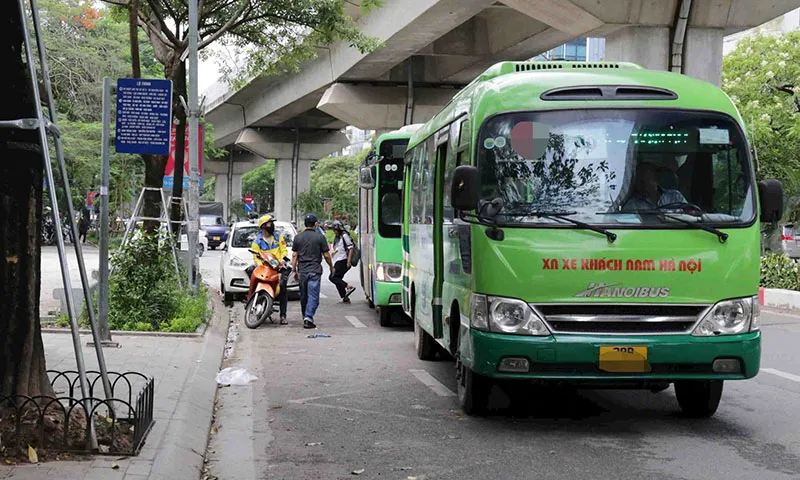 Hà Nội: xử phạt xe buýt vi phạm luật giao thông đường bộ