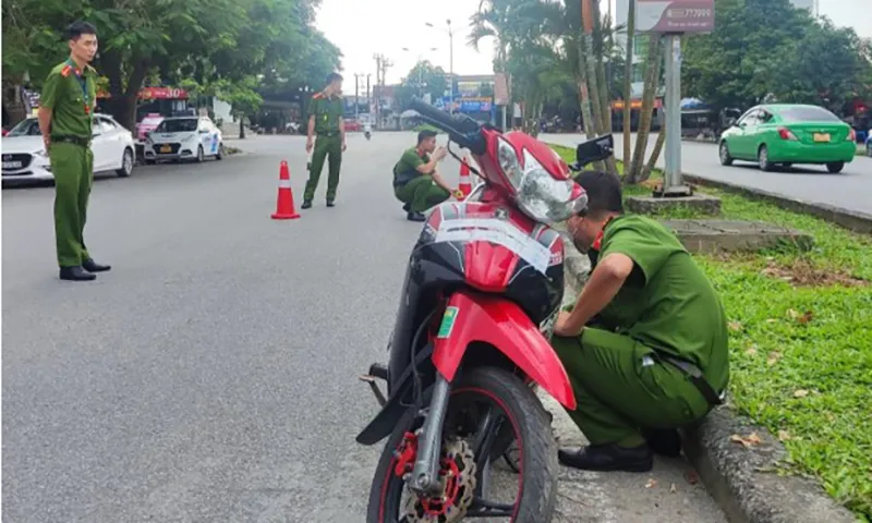 Hiện trường vụ tai nạn do cháu gây ra, bà ngoại bị khởi tố