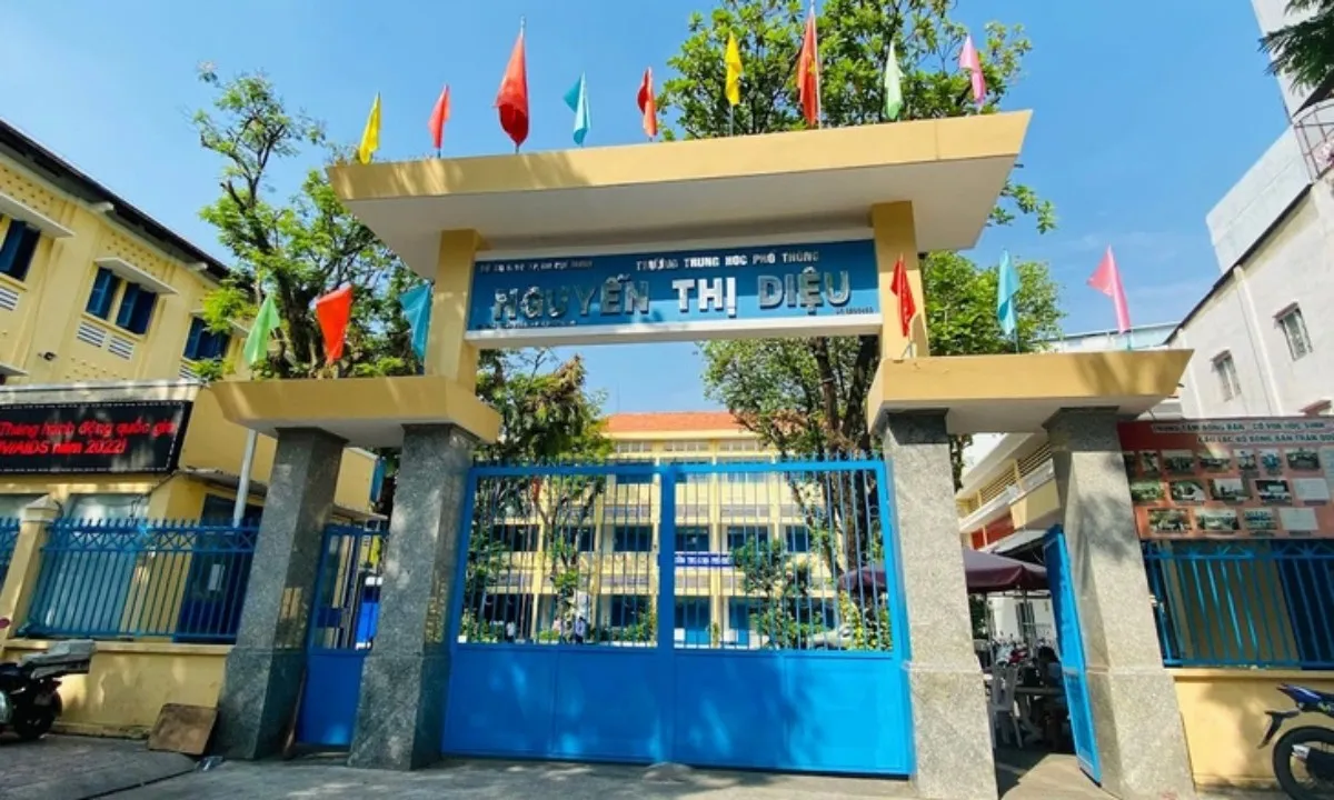 Đình chỉ giáo viên cho 6 học sinh đánh bạn trong lớp học