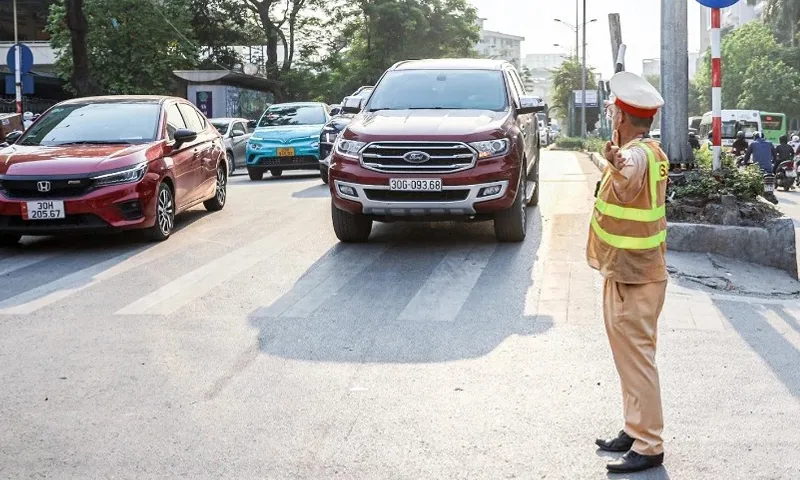 Ha Noi phan luồng nhiều tuyến phố đảm bảo trật tự giao thông trong Đại lễ Phật đản