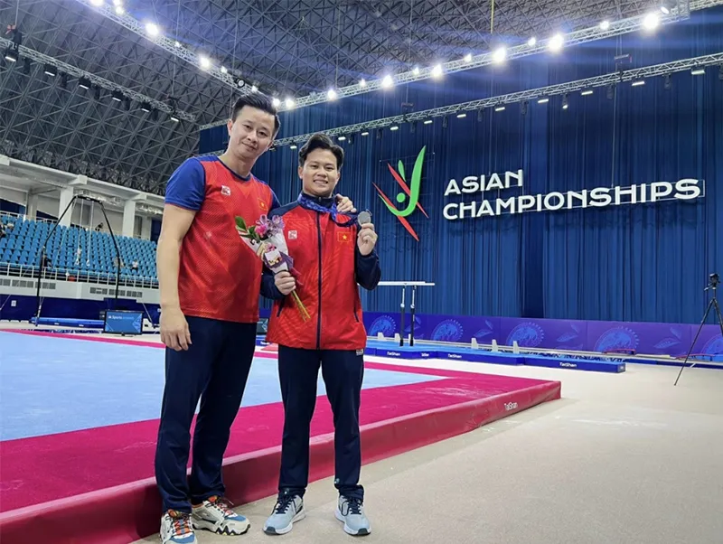 Nguyễn Văn Khánh Phong giành tấm HCB Giải thể dục dụng cụ vô địch châu Á 2024 - Ảnh: internet