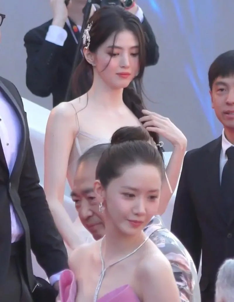 han so hee va yoona dung do tai tham do cannes ai hon ai 20240520-122613-007