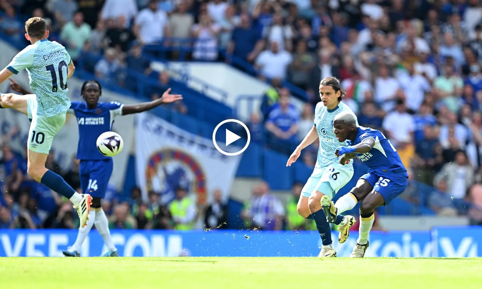 VIDEO: Moises Caicedo lập siêu phẩm từ khoảng cách giữa sân khiến CĐV Chelsea phát cuồng 