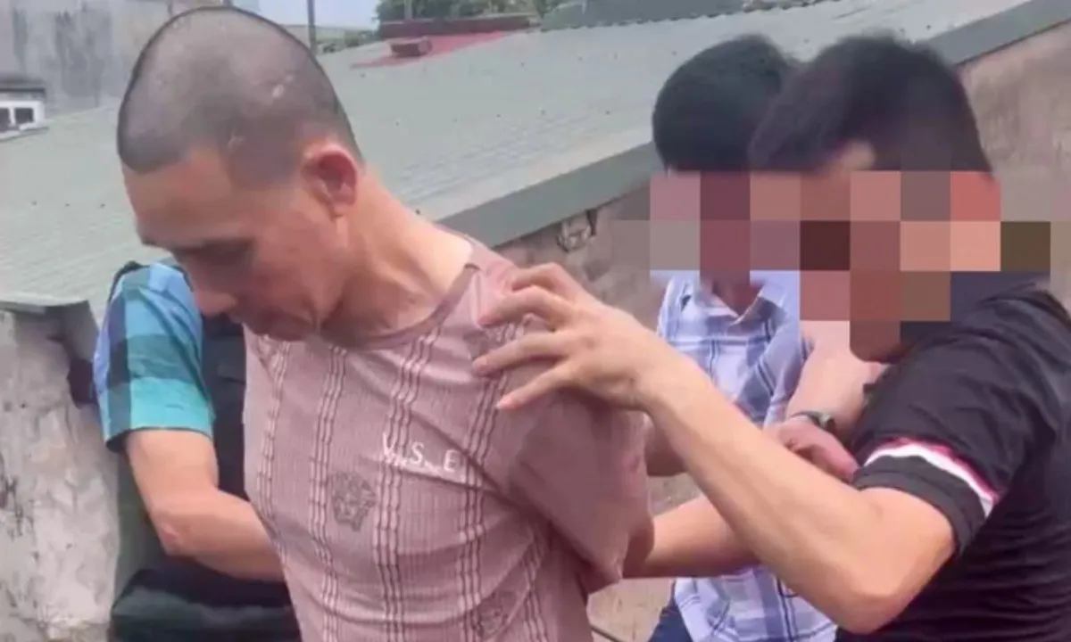 Bắt đối tượng truy nã đặc biệt sau 18 năm lẩn trốn khi về thăm mẹ đẻ