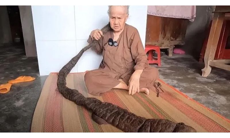 Mái tóc dài 4 mét, kết đanh 30 năm không gội vẫn sạch của người phụ nữ miền Tây