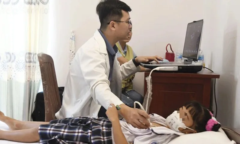 Hà Tiên  2.000 trẻ khó khăn được khám tầm soát miễn phí dị tật tim bẩm sinh