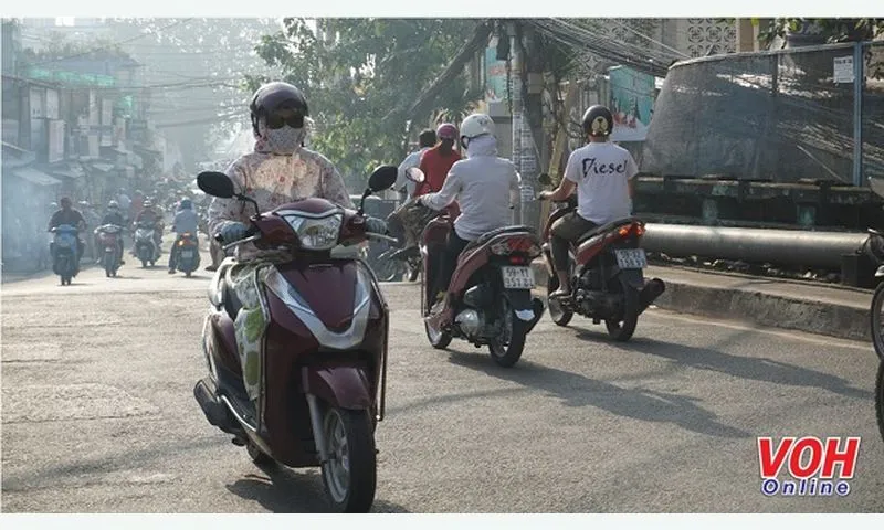 Nắng nóng gay gắt bao trùm TPHCM, nhiệt độ cao nhất lên đến 37 độ C 