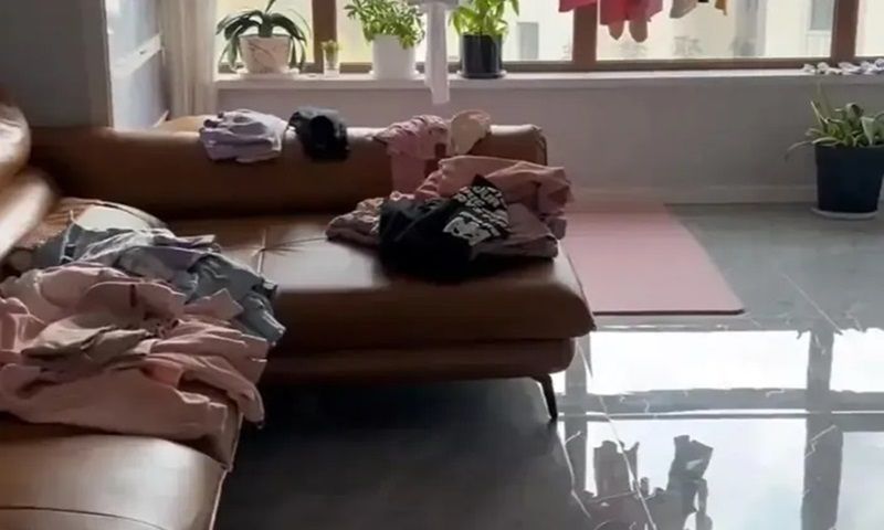 Chồng chấp nhận làm nội trợ cho vợ đi kiếm tiền, 8 năm sau chia sẻ cảm thấy gần như trầm cảm