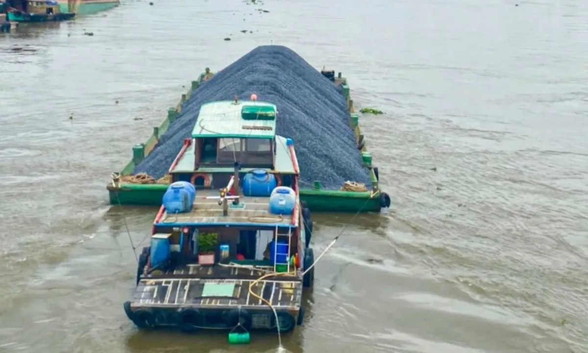 Vĩnh Long: Tàu chở 960 tấn đá va chạm cầu Măng Thít gây hư hỏng