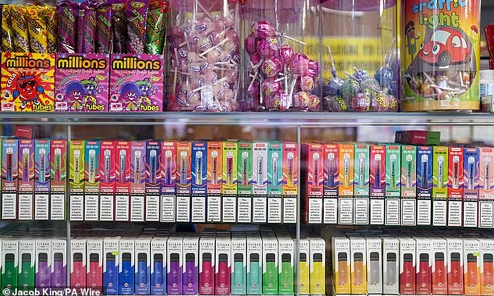 Cảnh báo: Thuốc lá điện tử được bán dưới hình thức son bóng, kẹo cho trẻ nhỏ trên TikTok