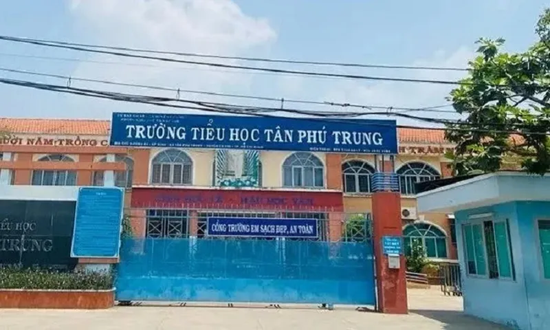 truog tieu hoc tan phu trung hiệu trưởng đánh học sinh bị chảy máu đầu bị cách chức  Po