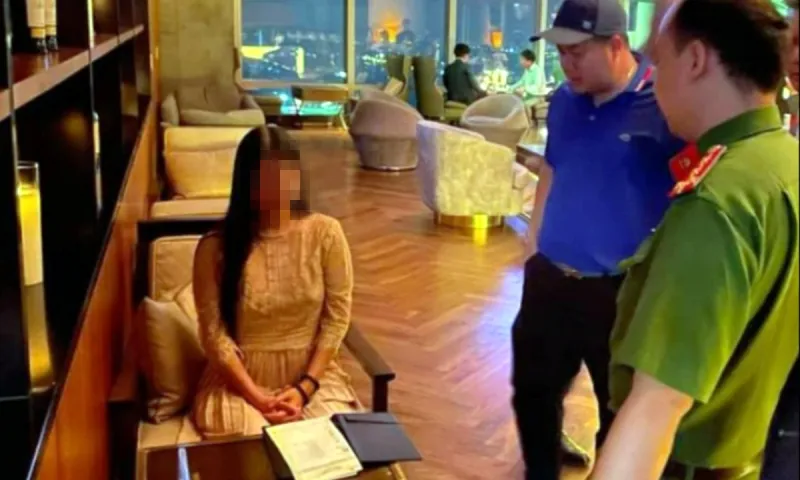Vụ vào khách sạn 5 sao ăn tối nhưng không trả tiền: Mẹ của cô gái nói gì? 