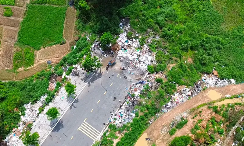 Bãi rác nhếch nhác bao quanh tuyến đường Lương Văn Can đã tồn tại trong khoảng thời gian dài chưa được xử lý