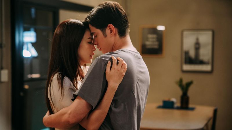 mario-maurer-va-taew-natapohn-se-tai-hop-trong-kissed-by-the-rain (5)