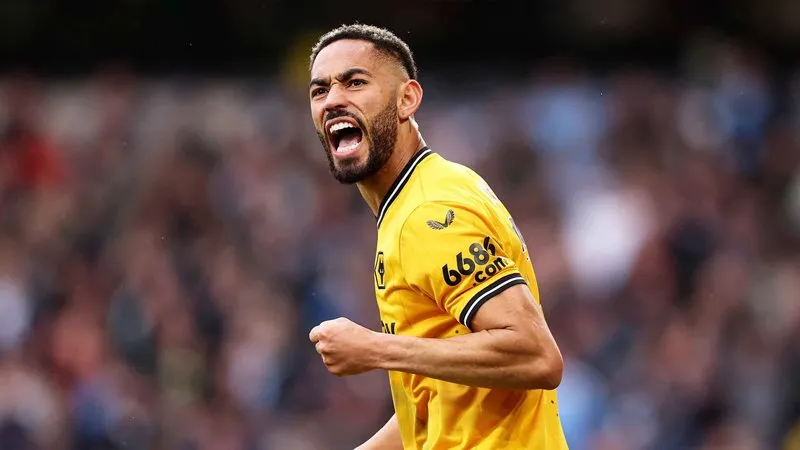 tu-bo-sesko-mu-chuyen-huong-sang-tru-cot-wolves1