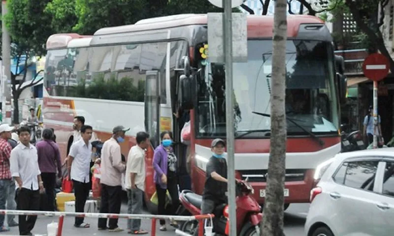 Điểm tin trưa 4/6: Mở rộng phạt nguội “xe dù” | Thu giữ gần 500 máy tính bảng không rõ nguồn gốc