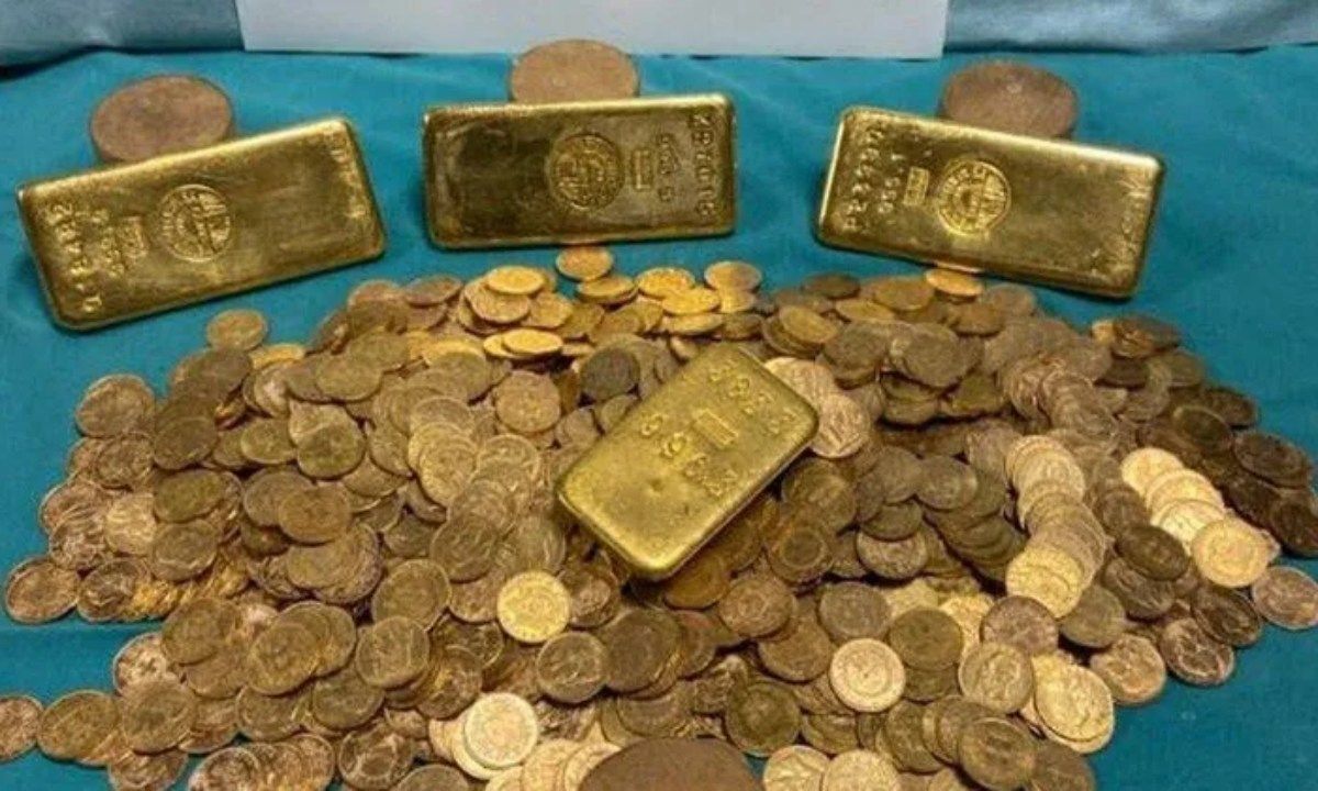 Bí ẩn kho báu hơn 16 tỷ đồng tại một ngôi nhà bỏ hoang
