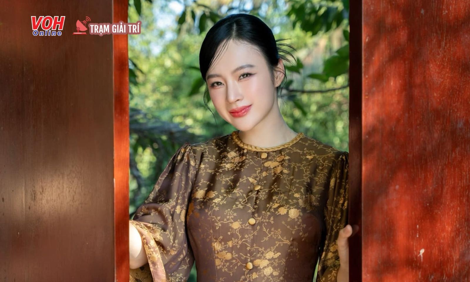 Angela Phương Trinh chính thức lên tiếng về việc rời bỏ gia đình 