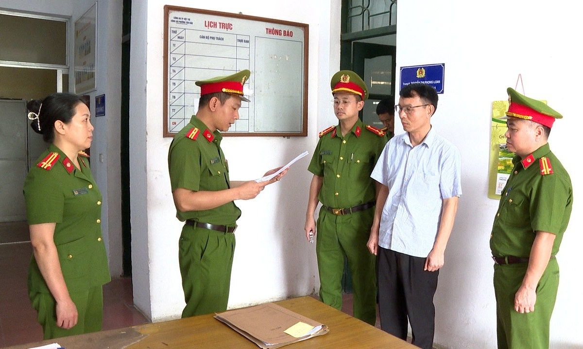 Bắt phó giám đốc Sở TNundefinedMT Bắc Kạn cùng một loạt giám đốc doanh nghiệp